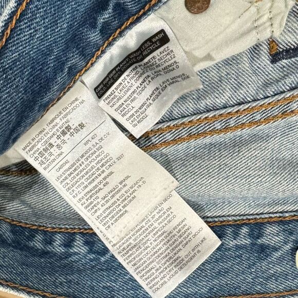 Levi Strauss Wedgie Straight Distressed Jeans Women’s 28 - Picture 2 of 5
